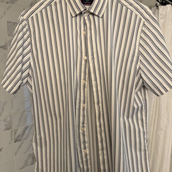 Untuckit Men’s White & Grey Short Sleeve Button-Down, Medium, Great Condition - Picture 4 of 4